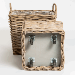 Rattan Square Incl. Wheels.