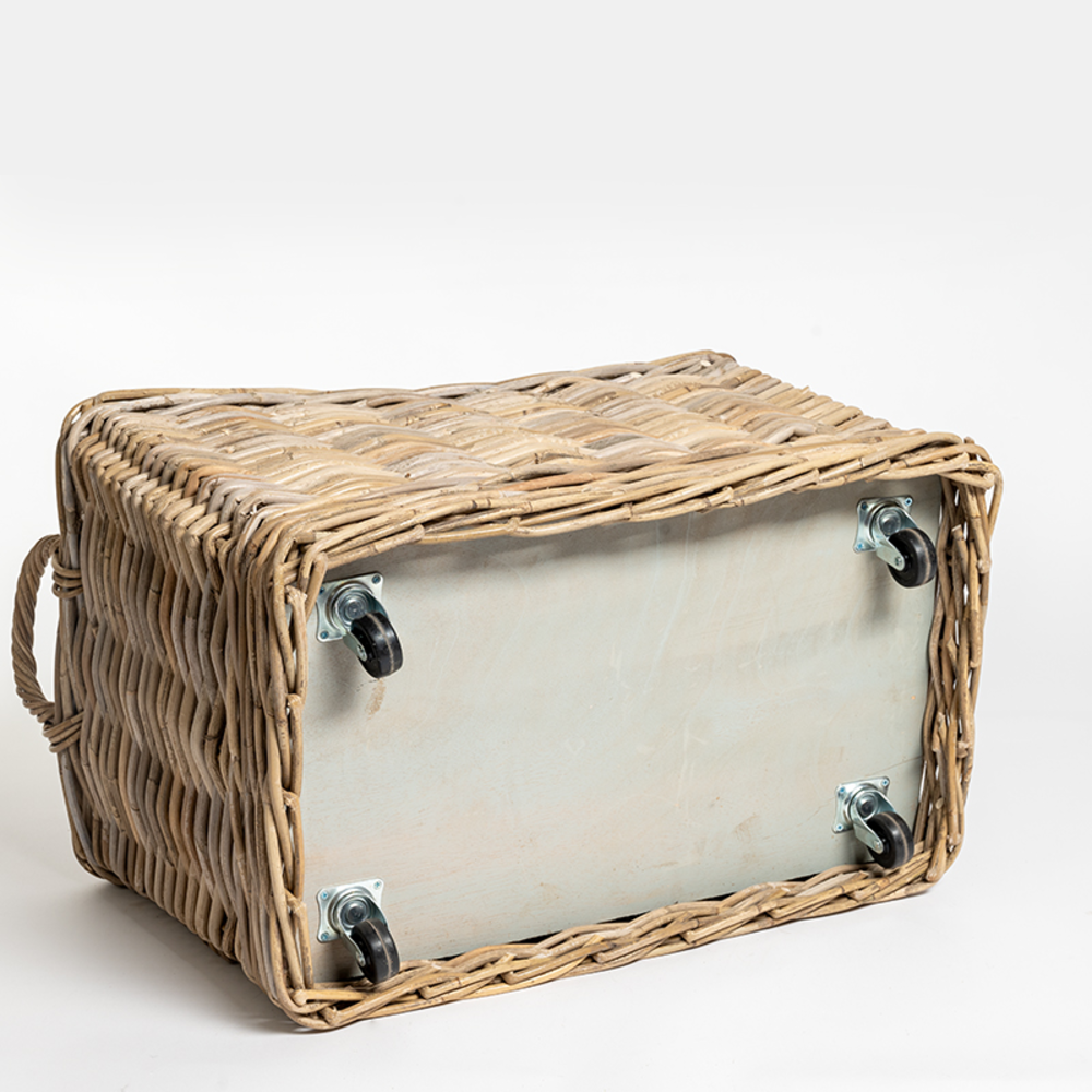 Rattan Square Long Incl. Wheels.