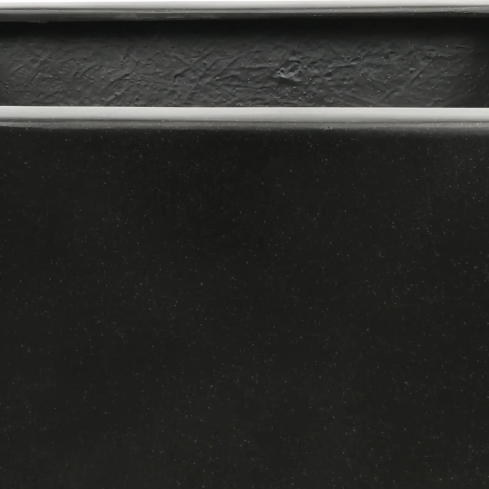 Closeup af Alicante 47 Black.