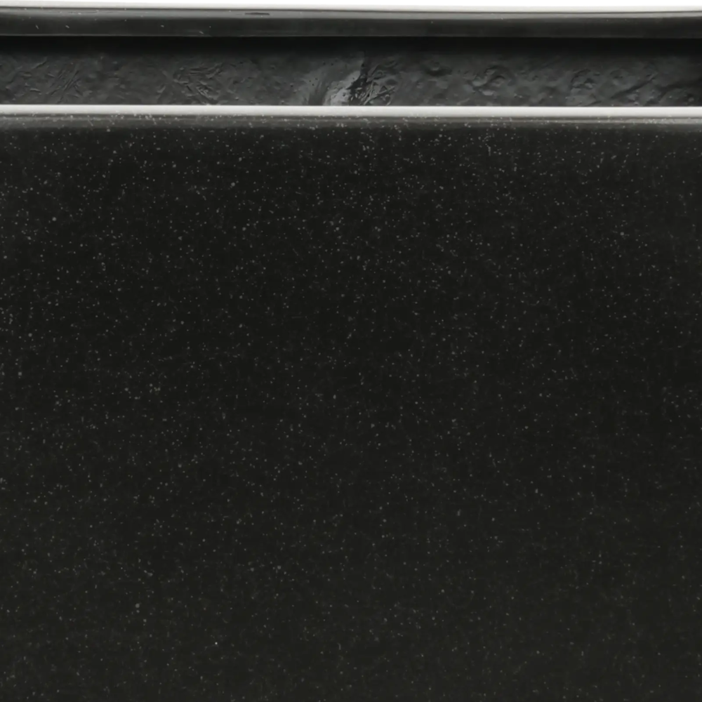 Closeup af Alicante 57 Black.