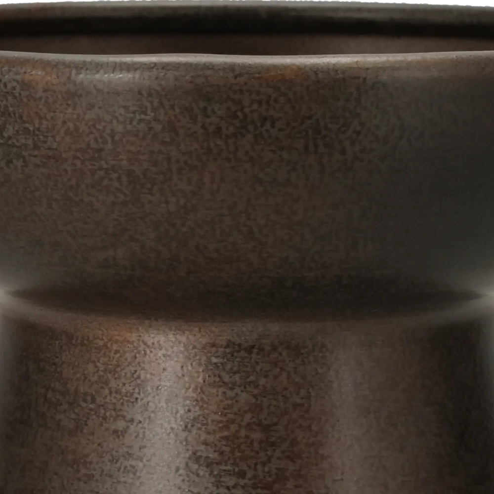 Closeup af Amaryllis Vase Cast Iron.